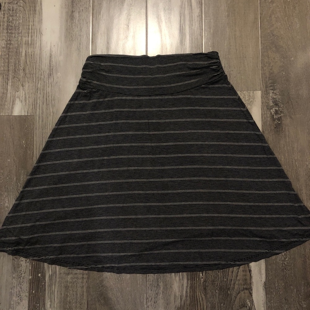 Merona black & gray skirt